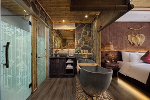 Deluxe Double or Twin Room with Balcony | Bathroom | Separate tub and shower, rainfall showerhead, designer toiletries - Tam Coc Oasis Resort & Spa (Hoa Lu)