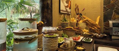 Free daily buffet breakfast