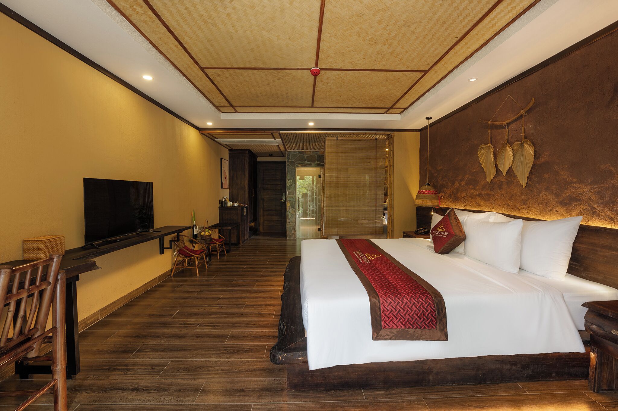 Premium Room, Mountain View | Egyptian cotton sheets, premium bedding, Select Comfort beds, minibar