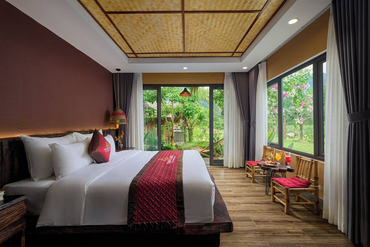 Egyptian cotton sheets, premium bedding, Select Comfort beds, minibar