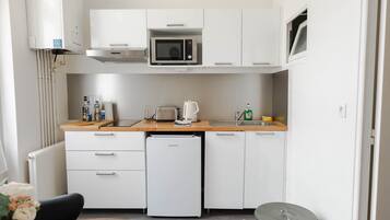 Fridge, microwave, stovetop, toaster