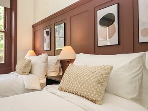 مكواة/لوح كي وواي فاي وملاءات أسرّة