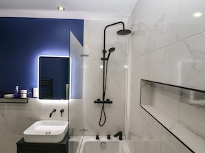 Towels - Grosvenor Abode, Royal Tunbridge Wells (Royal Tunbridge Wells)