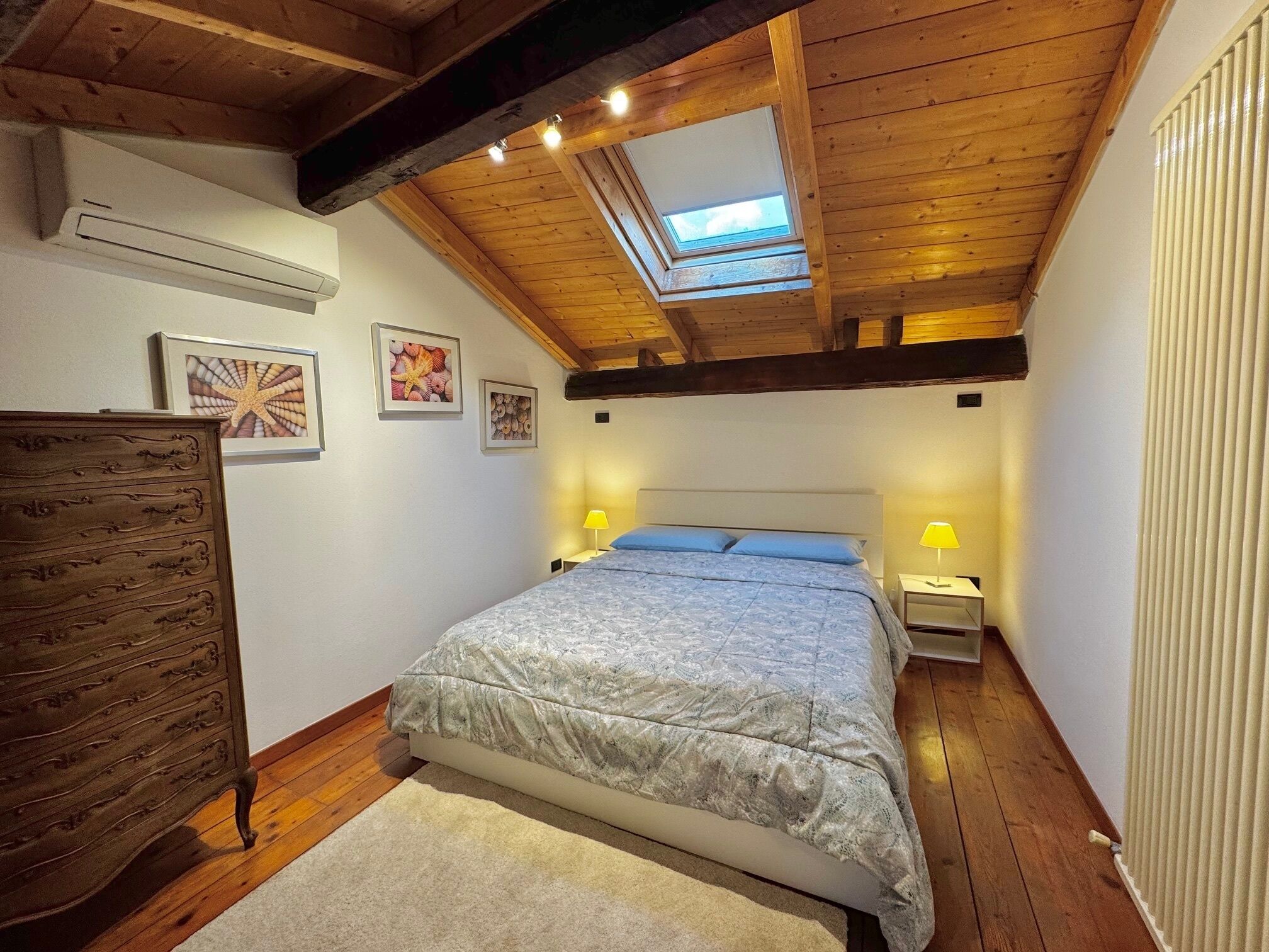 2 dormitorios, tabla de planchar con plancha, wifi gratis y ropa de cama