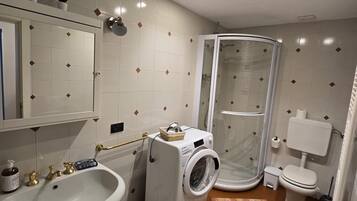 Shower, jetted bath, eco-friendly toiletries, hair dryer