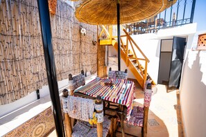 شرفة على السطح