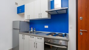 Fridge, oven, coffee/tea maker, cookware/dishes/utensils
