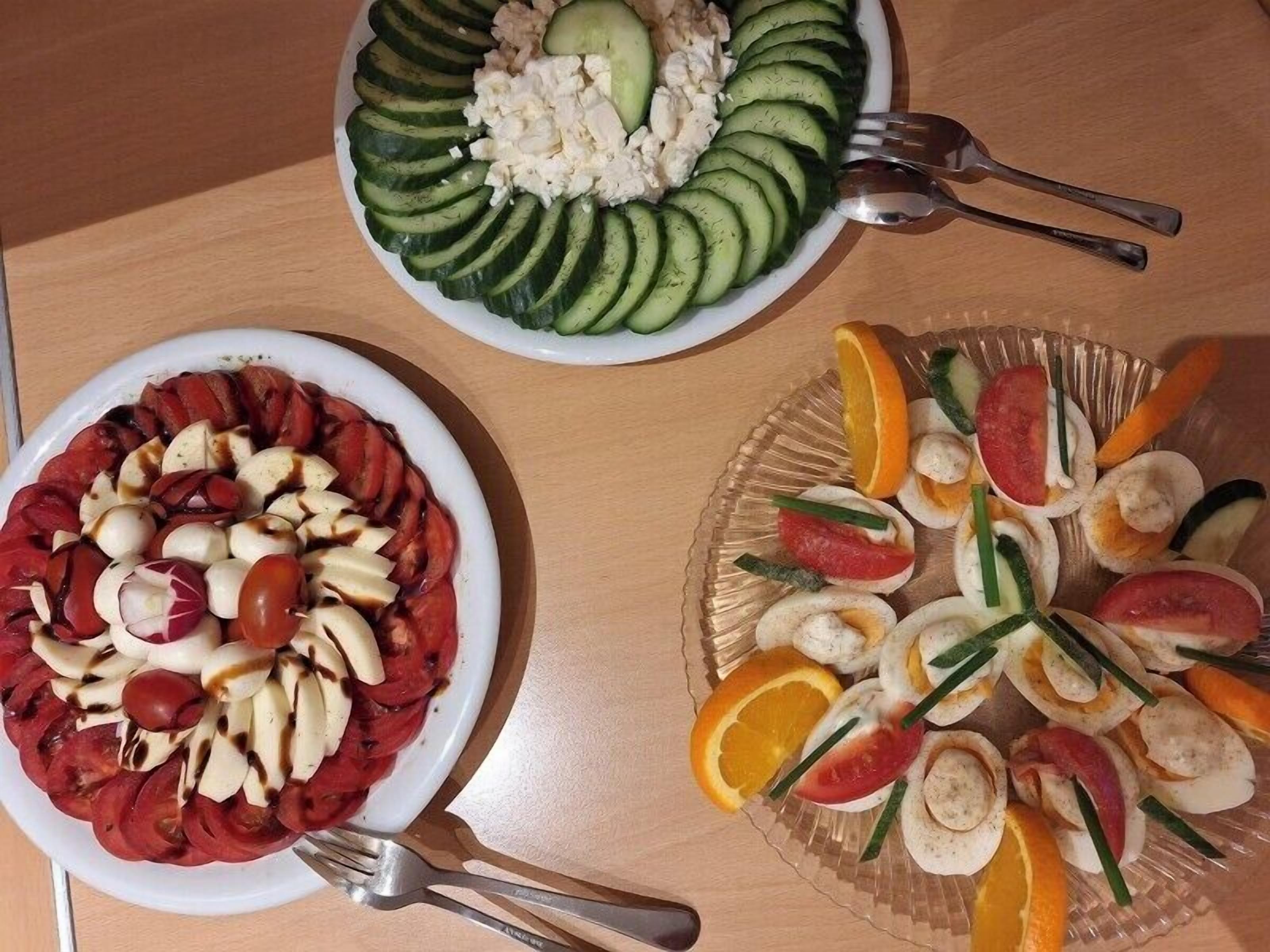 Tägliches Frühstücksbuffet (14.50 EUR pro Person)