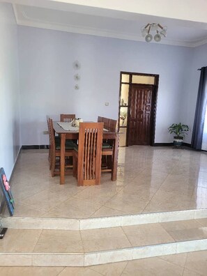 Nhà, 3 phòng ngủ, phù hợp cho người khuyết tật, hút thuốc | Khu ăn uống