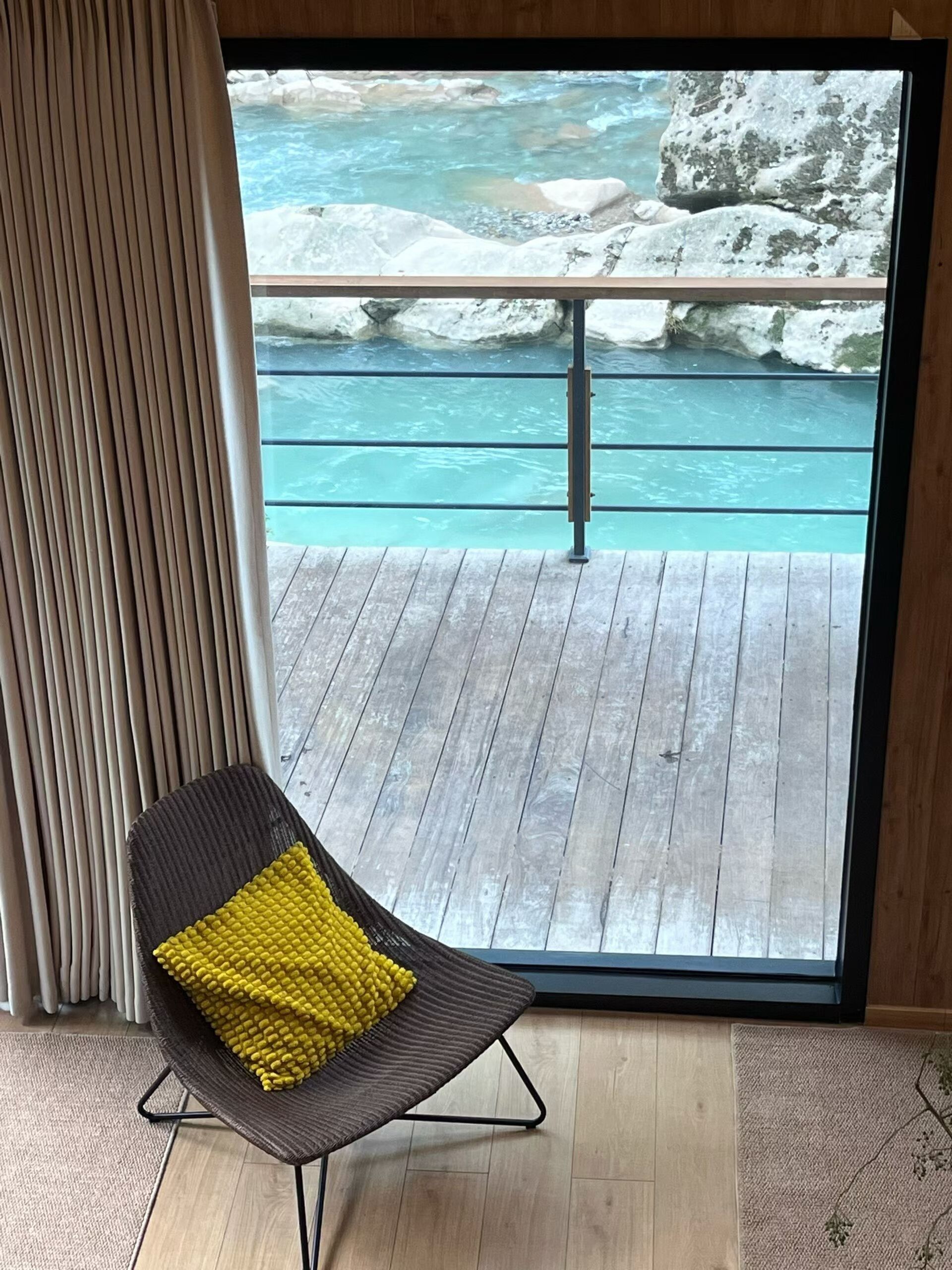 Suite – superior, kjæledyr tillatt, gårdsplassområde | Blendingsgardiner, lydisolert, strykejern/-brett og wi-fi (inkludert)