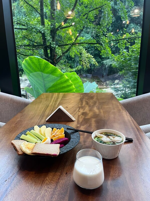 Free daily full breakfast