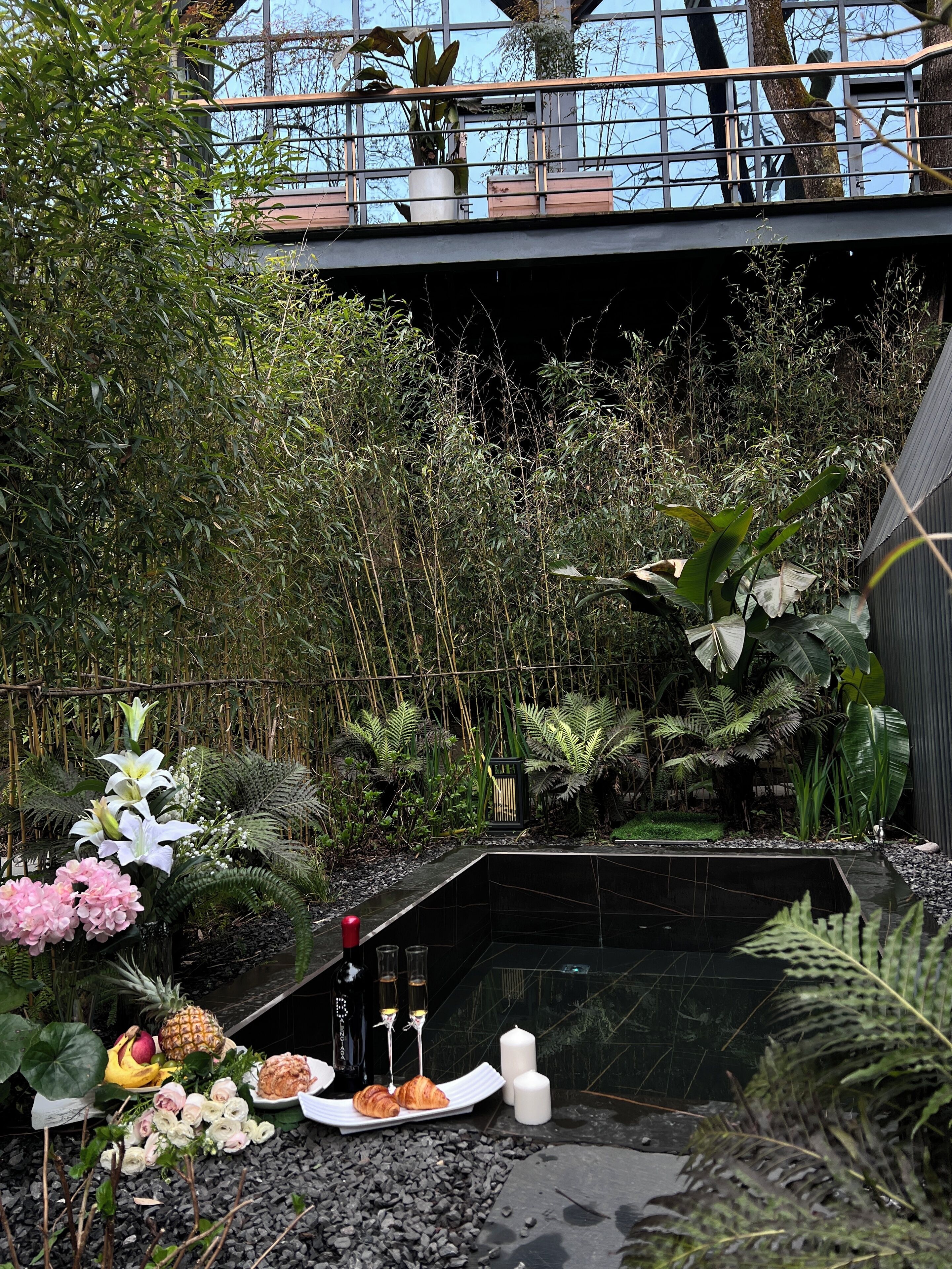 遮光カーテン、防音設備、アイロン / アイロン台、WiFi (無料)