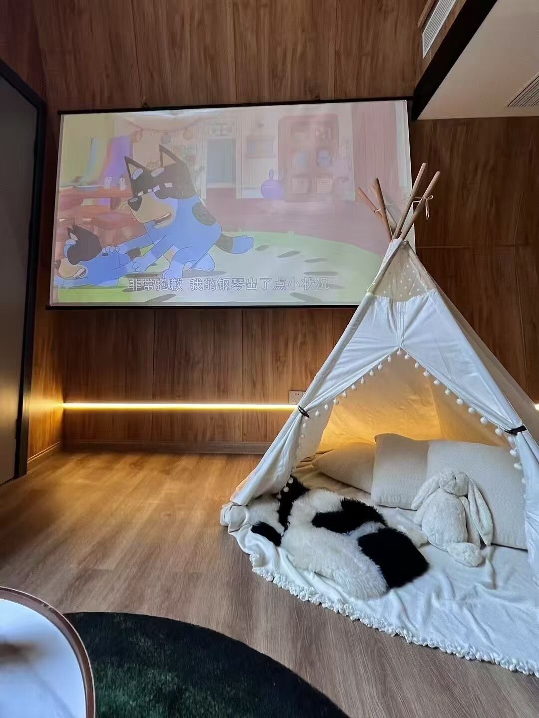 Blackout curtains, soundproofing, iron/ironing board, free WiFi