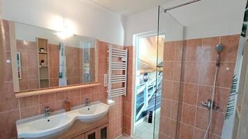 淋浴設備、風筒、提供毛巾、番梘