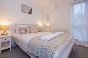 2 dormitorios, tabla de planchar con plancha, wifi y ropa de cama