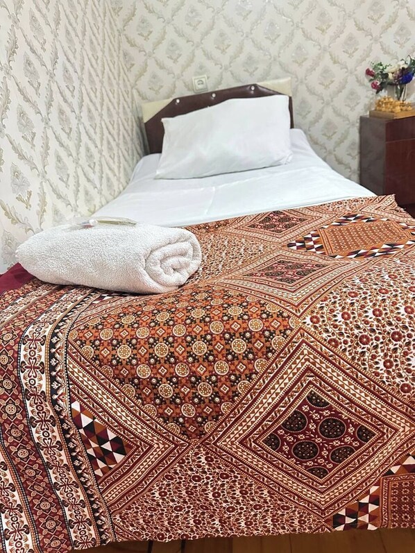 In-room safe, desk, laptop workspace, blackout drapes - Iceri bir (Baku)