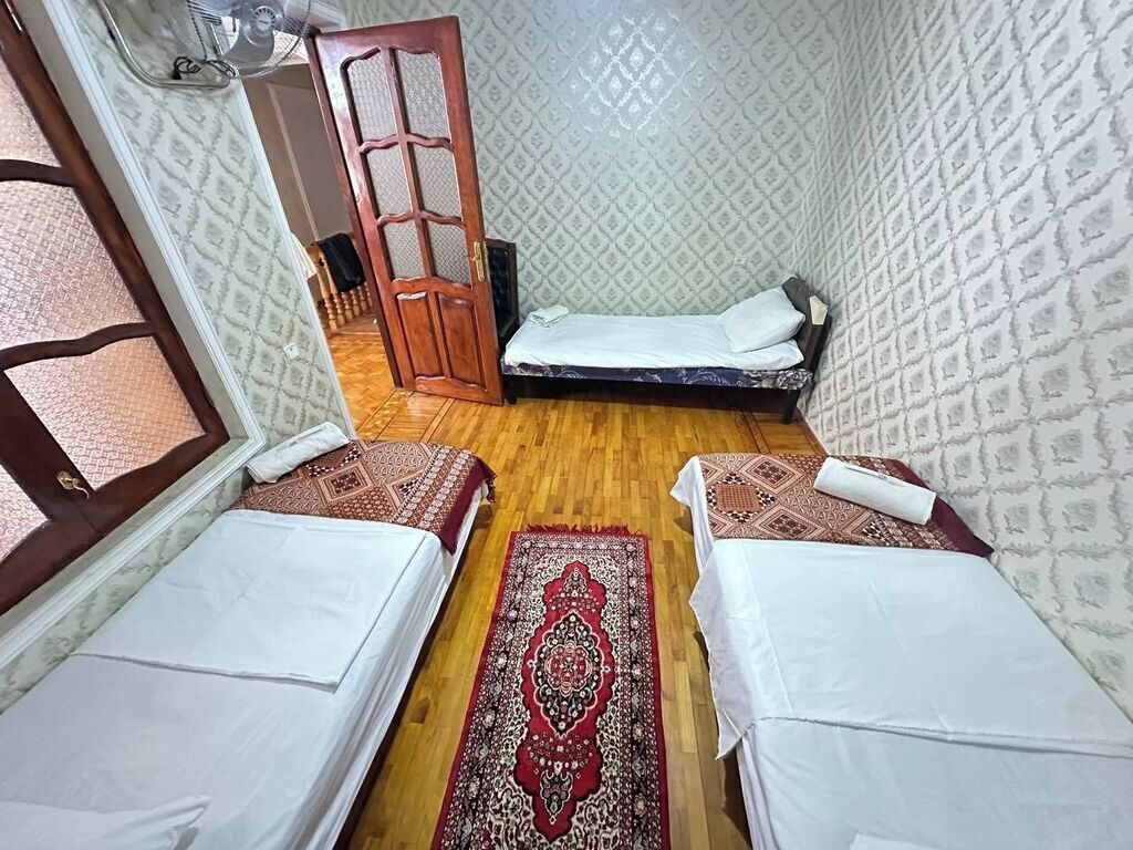 Safe på rommet, skrivebord og skrivebord for bærbar PC