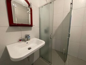 Apartment, 1 Schlafzimmer, Balkon, Stadtblick | Badezimmer