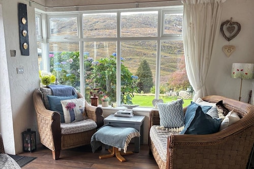 Family-pet Friendly-sleeps 10-hot Tub-sauna