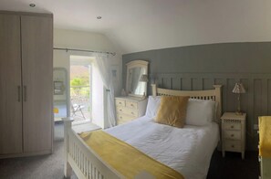 3 عدّة غرف نوم ومكواة/لوح كي وواي فاي مجانًا وملاءات أسرّة