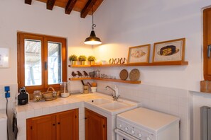 Fridge, stovetop, coffee/tea maker, cookware/dishes/utensils