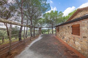 Property grounds - Holiday Home 'I Mandrioli' with Private Terrace, Wi-Fi and Air Conditioning (Casale Marittimo)