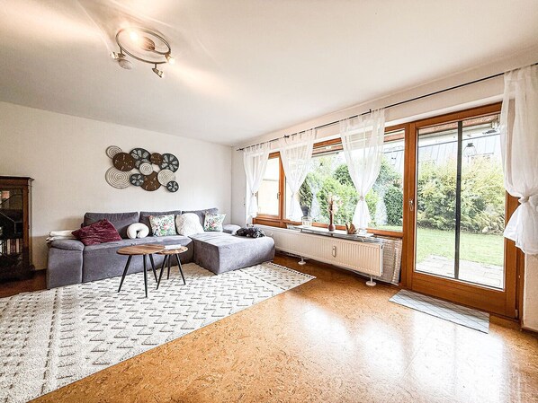 TV - Vacation apartment "Milan" (Oberstaufen)