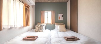 10 min. from Haneda Airport / Close to train station / Laundry / 2 toilets / Clean / 8 people stay OK / Family trip / Private house for rent