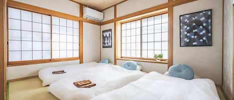 3 bedrooms, iron/ironing board, internet, bed sheets