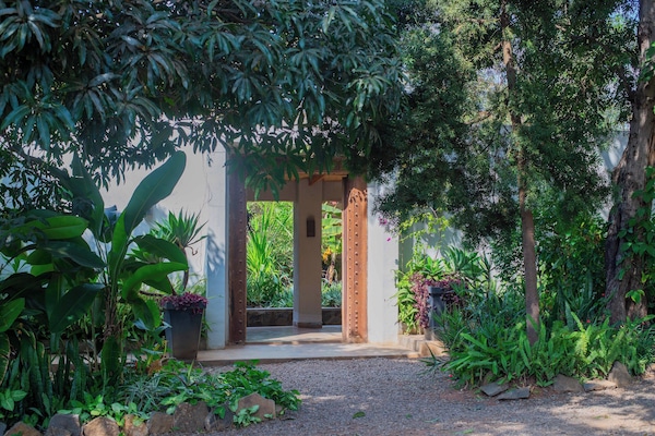 Vista frontal de la propiedad