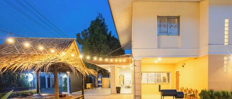 House, 3 Bedrooms, Smoking, Private Pool | Outdoor dining