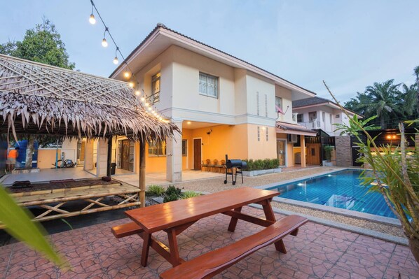 Khu ẩm thực ngoài trời
