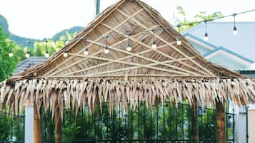 Nhà, 3 phòng ngủ, hút thuốc, hồ bơi riêng | Hiên