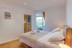 1 soverom, strykejern/-brett, wi-fi (inkludert) og sengetøy