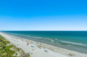 On the beach - Memory Maker Oceanfront Suite (Myrtle Beach)
