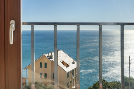 Interior. Apartment 'La Mansarda di Crevari' with Sea View, Parking, Garden, Wi-Fi & Air Conditioning