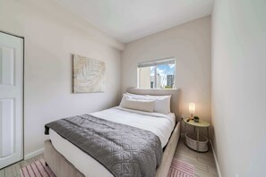 2 habitaciones, tabla de planchar con plancha, cuna de viaje y wifi 
