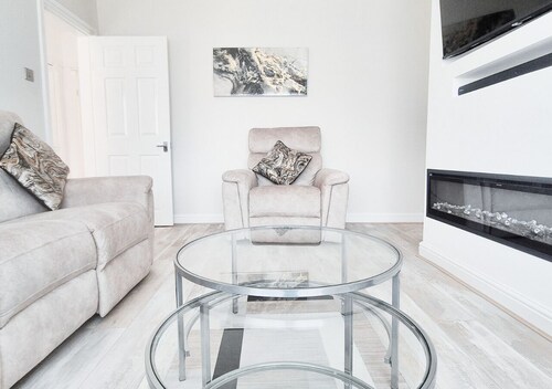 Cosy 2BR House on Quiet Street