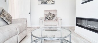 Cosy 2BR House on Quiet Street