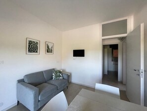 Appartement, 2 slaapkamers, balkon, uitzicht op de stad | Woonkamer