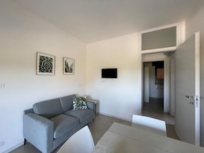 Apartment, 2 Schlafzimmer, Balkon, Stadtblick | Wohnzimmer