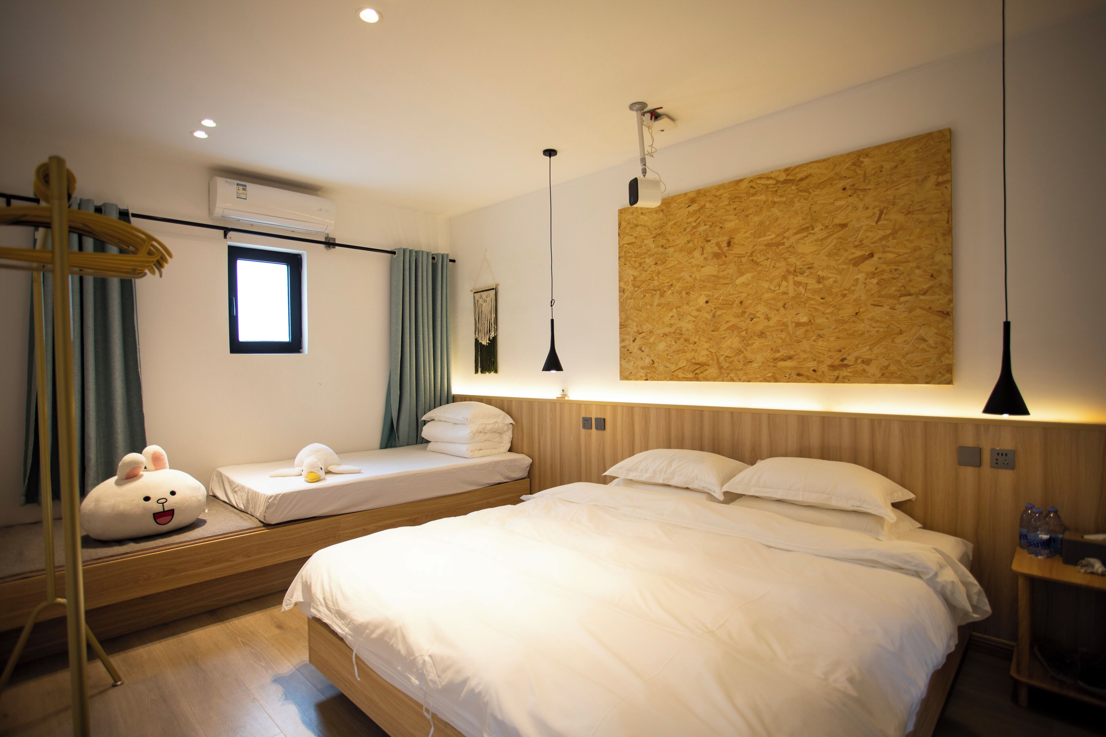 Decoración personalizada, muebles diferentes y wifi gratis 