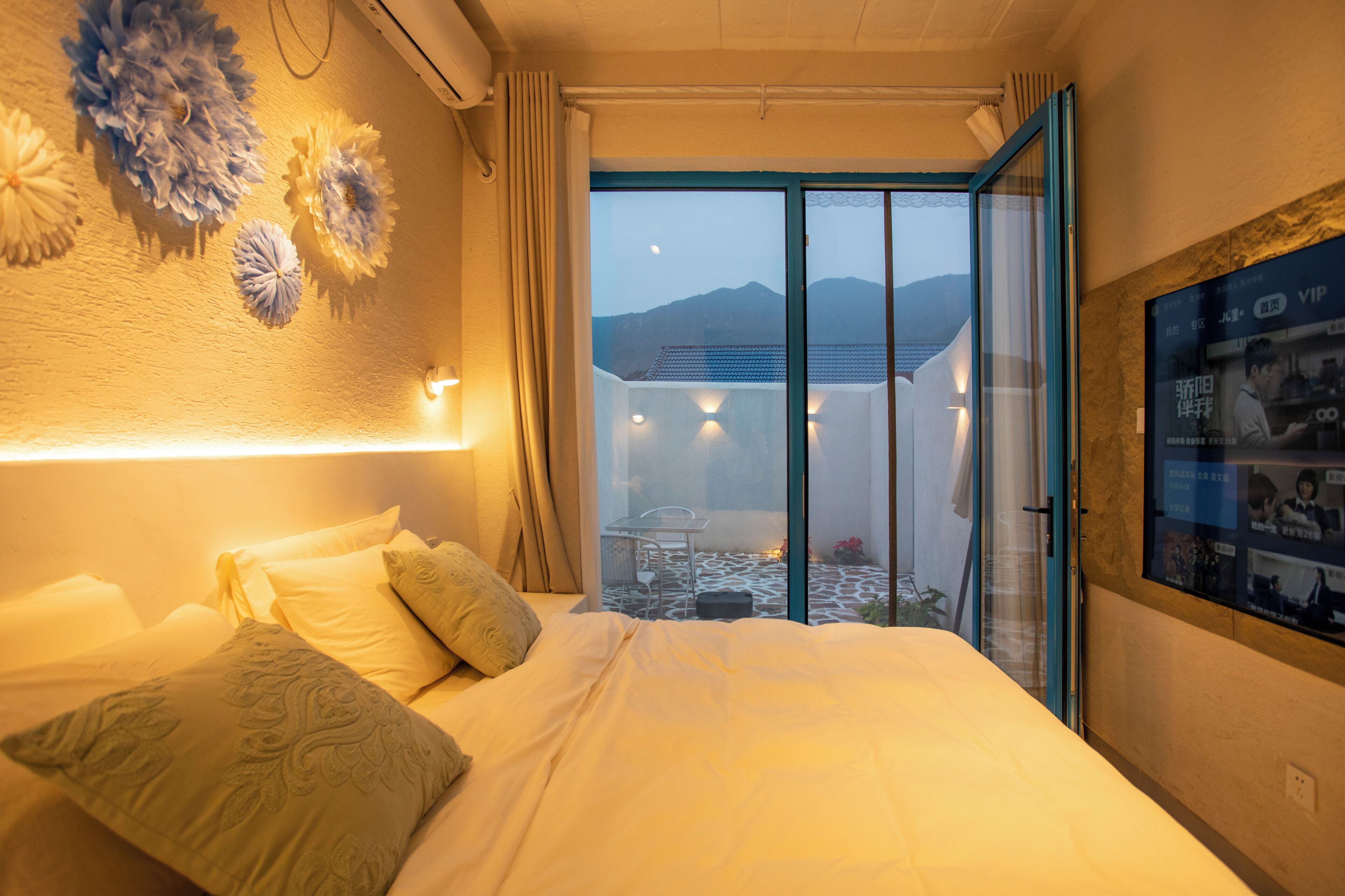 Signature Studio Suite | Individually decorated, individually furnished, free WiFi