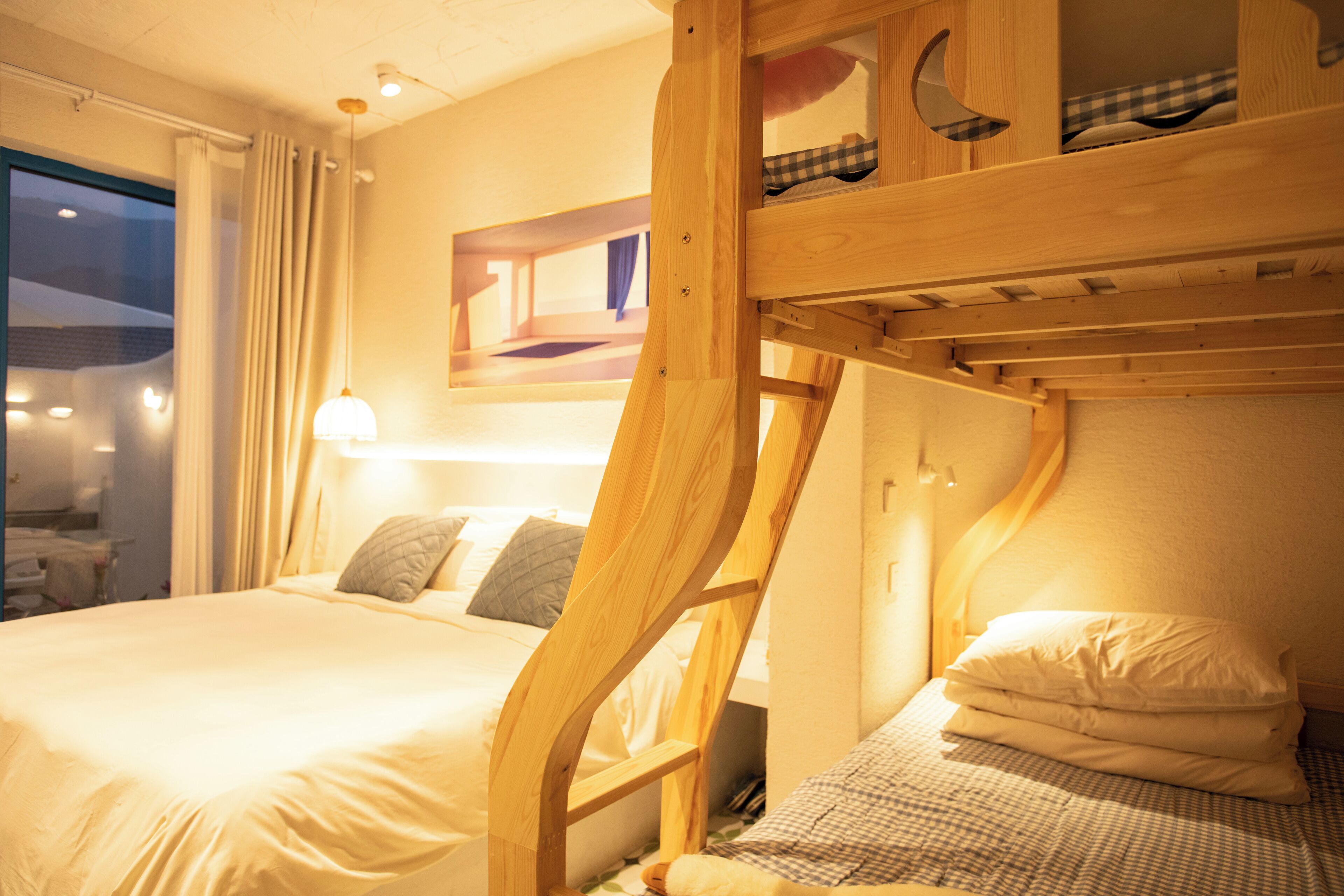 Decoración personalizada, muebles diferentes y wifi gratis 