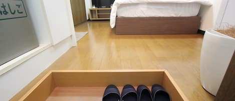 1 bedroom, bed sheets