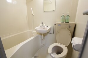 ヘアドライヤー、タオル、石鹸、トイレットペーパー