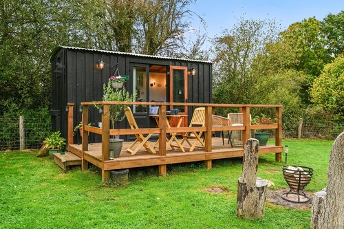 Deer Shepherds Hut -  a holiday let that sleeps 2 guests  in 1 bedroom