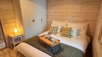 Silitysrauta/-lauta, Wi-Fi, vuodevaatteet