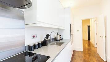 Refrigerador, microondas, horno y lavavajillas