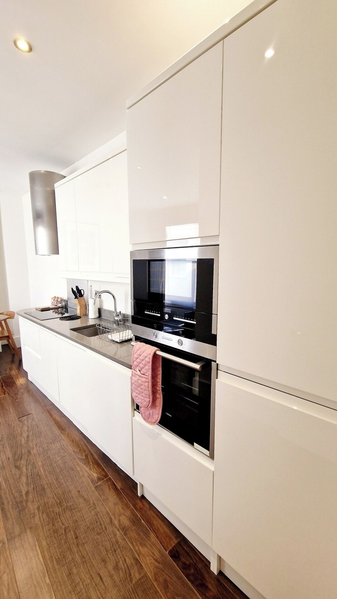 Refrigerador, microondas, horno y lavavajillas 